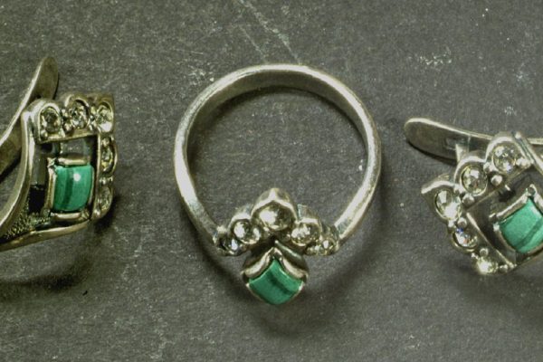 Какие украшение стоит отправить на мусорку и почему