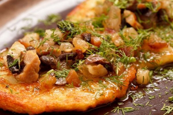 Рецепт драника с мясом и грибами