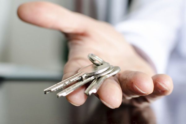 Для чего свекровь требует дубликат ключей от нашей новой квартиры и стоит ли ей их давать