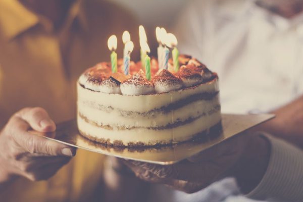 Пошла на день рождения свекрови, хотя они с мамой родились в один день