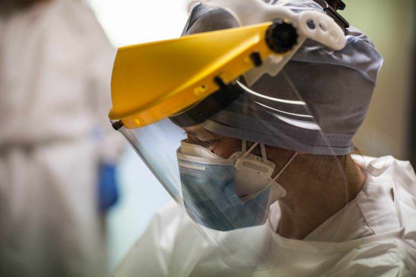 Что будет, если все станут носить две маски для защиты от COVID-19