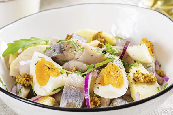 Зачем Юлия Высоцкая сняла «шубу» с селедки