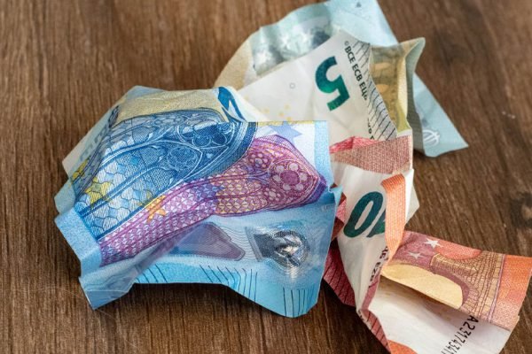 Работая за границей, я экономила каждую копейку, чтобы мама и дочка жили хорошо, но сейчас очень об этом жалею