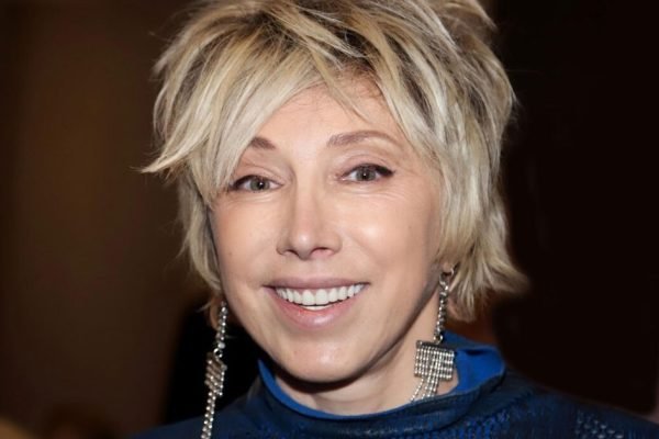 Елена Воробей спешно упорхнула в Израиль, артисты-эмигранты ей безумно рады