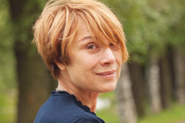 Какая черта делает женщин привлекательными и заставляет мужчин носить их на руках