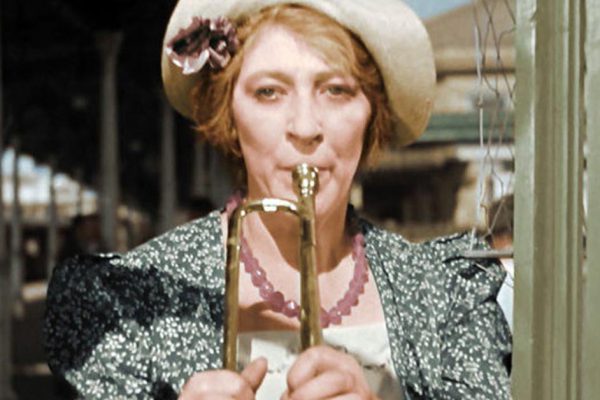 Фаина Раневская была язвительной и склочной, но почему-то ее обожали