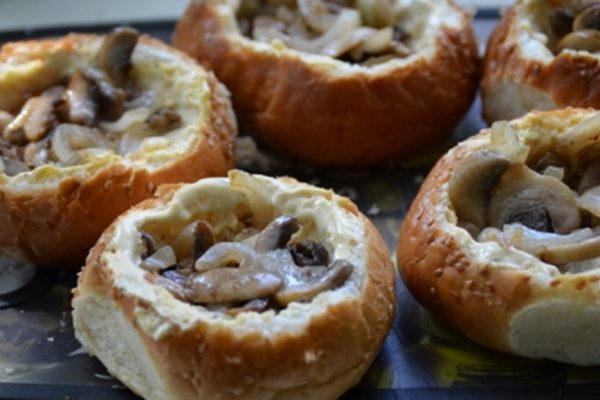 Сытные фаршированные булочки — блюдо, с которого так приятно начинать свой день!