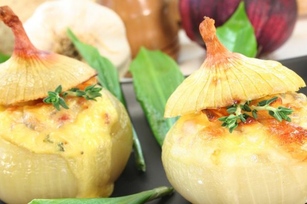 stuffed onions with goat cheese, bacon and thyme