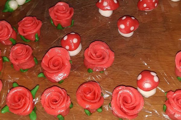 Мои первые фигурки из мастики на продажу, работница кондитерской фабрики подсказала идеальный рецепт