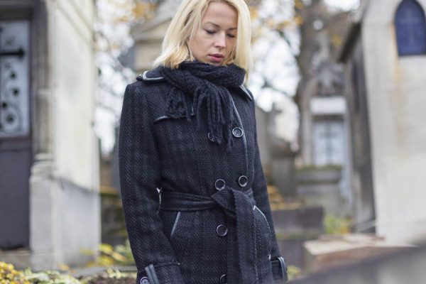 Моего мужа как раз отпевали, когда подошла свекровь, я не сразу сообразила, что ей от меня нужно