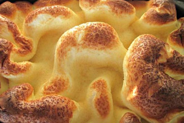 Развела тесто, вылила на противень — и свободна! Самый быстрый рецепт блинов!