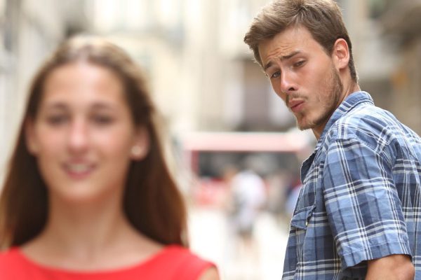 Почему в Германии хотят ввести штрафы за приставания на улице