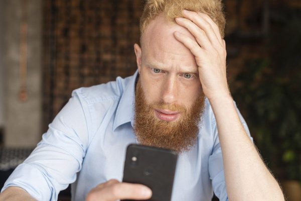 Жена, как обычно, прислала мне свое фото, но в этот раз я заметил то, что разрушило наш брак