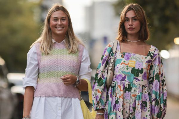 Француженки приказывают изгнать из гардероба телесные колготки, чулки и рваные джинсы