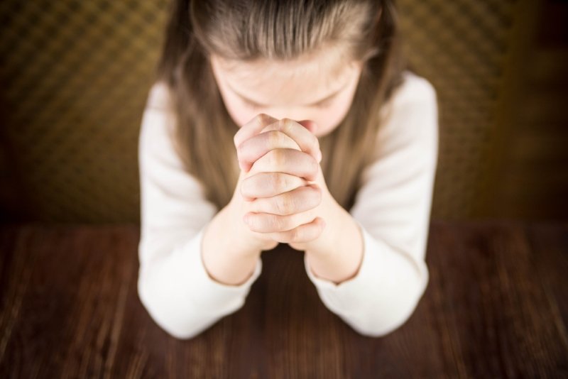 женщина молиться