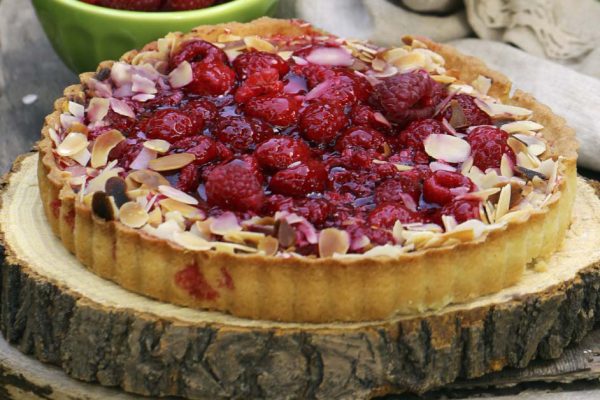 Как Юлия Высоцкая готовит пирог-галету с ягодами