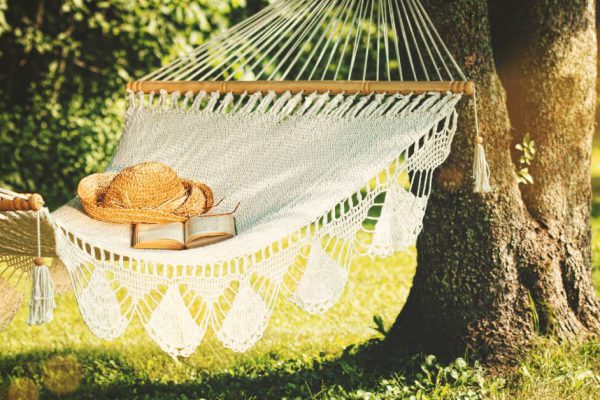Зачем нужен гамак на даче