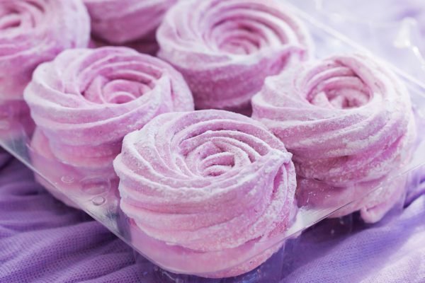 В очередной раз я пришла к свекрови с продуктами и увидела у нее на кухне пачку зефира, тогда я поняла, как меня одурачили