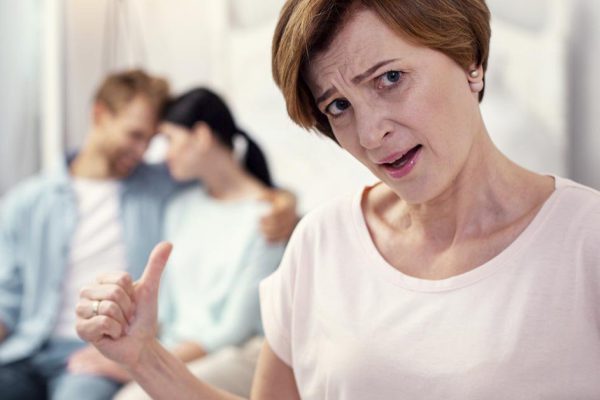 Как вычислить, что свекровь газлайтер, и выстроить систему защиты от нее