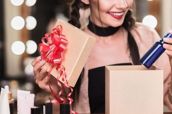 Где покупать подарки к зимним праздникам: готовимся к встрече Кролика