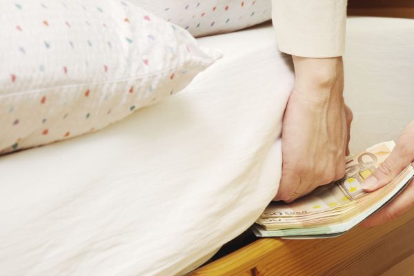 Где категорически нельзя хранить деньги, чтобы внезапно не обеднеть