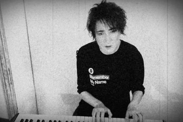 Можно ли считать новый клип Земфиры поддержкой Украины и где сейчас находится певица