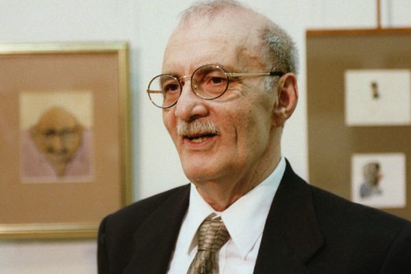 Moscow, Russia. Film director Georgiy Daneliya poses for a photo. Boris Kavashkin/ITAR-TASS

Москва. Изветный российский режиссер Георгий Данелия. Фото Бориса Кавашкина /ИТАР-ТАСС/.