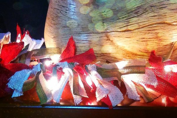 Как обновить прошлогоднюю гирлянду: потрясающая идея своими руками.