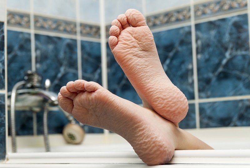 мыть ноги