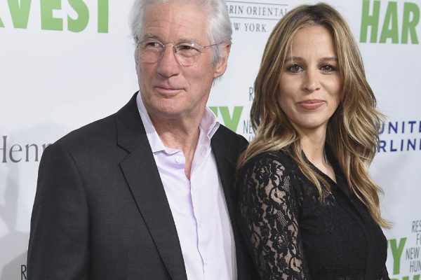 Как долго скрывали свои отношения актер Ричард Гир и испанская красавица Алехандра Сильва