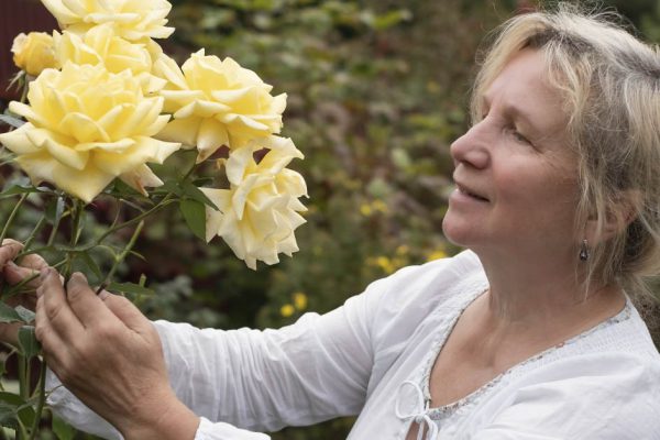 Бабушка написала завещание и всё оставила внуку, а сына обделила