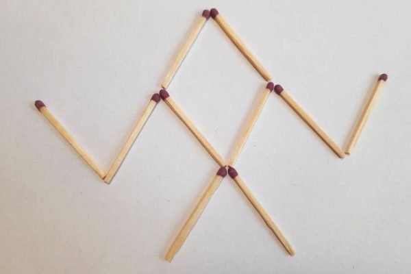 Проверь свою смекалку: переставь две спички так, чтобы равенство стало верным