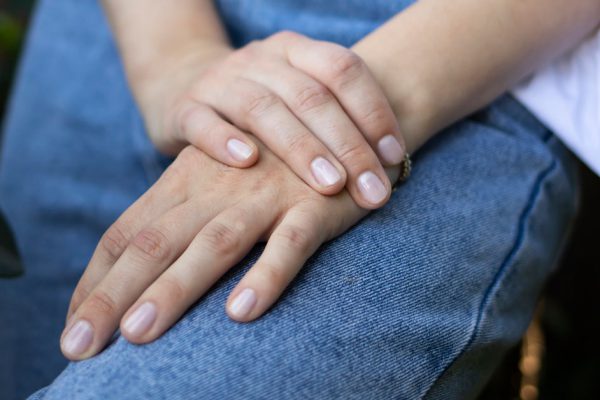 В TikTok показали, как будет выглядеть самый трендовый маникюр этого лета, не все модницы остались довольны