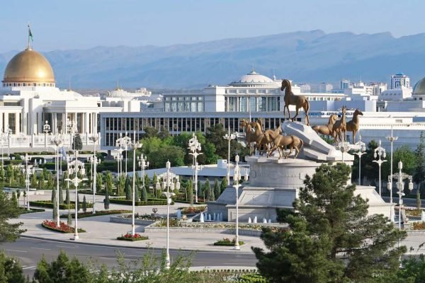 Почему Ашхабад называют городом мечты и что в нём особенного