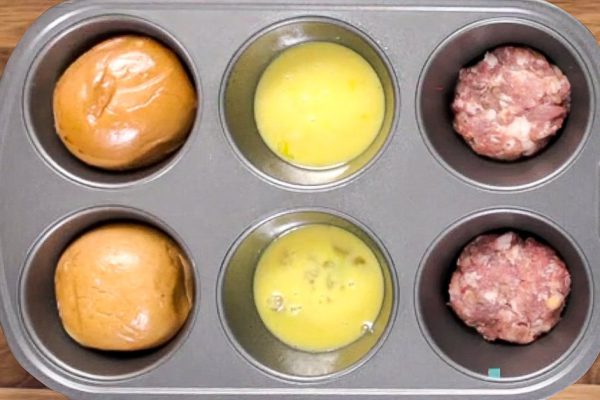 Гениальный способ приготовить завтрак: бутерброды в формочках для кексов!