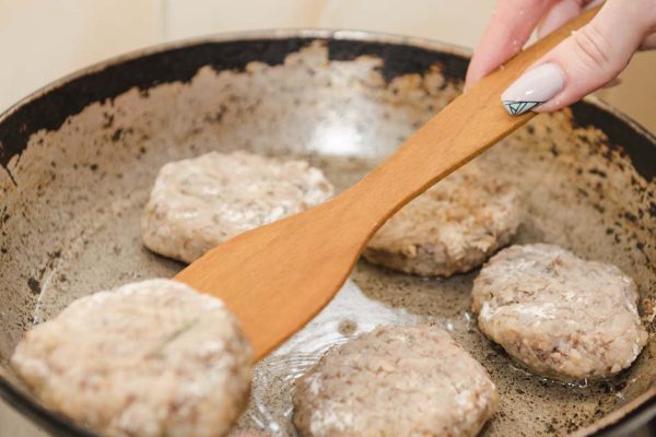 Чтобы не искушать супруга котлетами, ему нельзя, готовлю гречаники по-новому