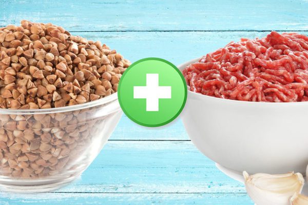 Смешиваю стакан гречки и стакан мясного фарша, чтобы накормить всю семью до отвала