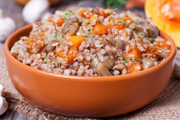 Инструкция по приготовлению гречки с яйцом на сметане