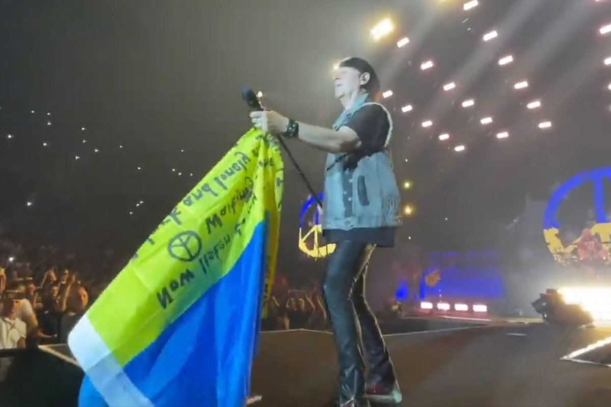 Вокалист группы Scorpions Клаус Майне поднял флаг Украины на недавнем концерте группа, Instagram, поддержку, время, Украины, Scorpions, поднял, группы, выразили, Change, концерта, Майне, Клаус, коллектива, Вокалист, стала, выступления, слова, Также, звезды