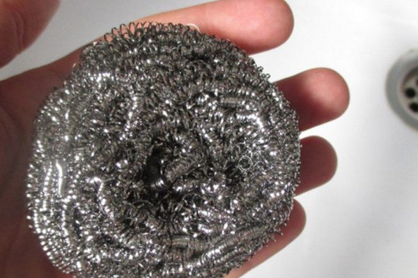 Почему металлическая губка для посуды должна быть на кухне каждой уважающей себя хозяйки