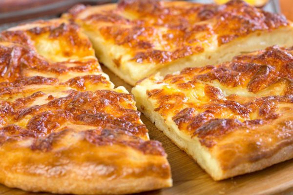 Рецепт хачапури с сырной начинкой