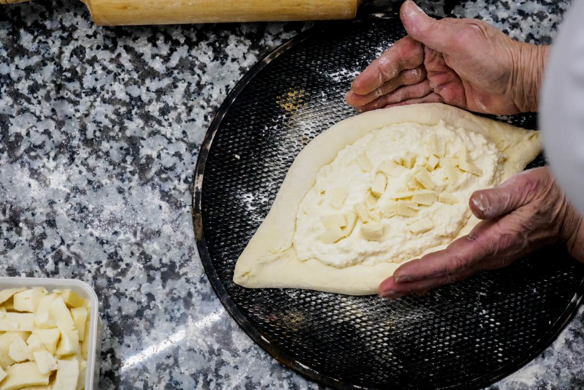 Не могу приготовить хачапури на скороде так вкусно, как грузинская хозяйка хачапури, приготовить, можно, лепешки, тесто, сырной, приготовления, готовят, мацони, начинкой, DepositphotosХачапури, домашних, сыром, приготовлении, руками, лепешку, точно, очень, который, Грузии