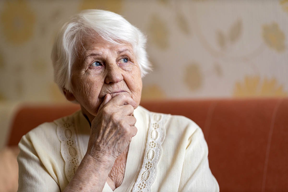 Пенсионерка подарила внучке квартиру, а через десятки лет решила оспорить договор. Такое возможно?