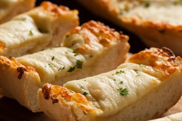 Инструкция по приготовлению хлеба с сыром и чесноком