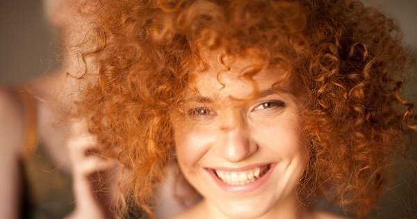 рыжая девушка