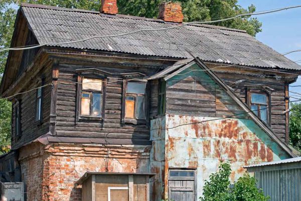 Детдомовец решил съездить в дом, который остался ему в наследство от почившей матери, он опешил, когда поднялся на чердак