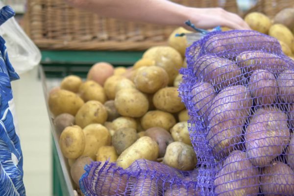 Храню мешки с овощами прямо в квартире, не портятся до весны
