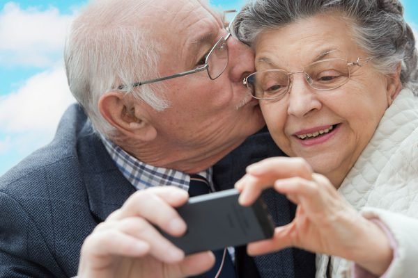 60-летняя мама не хочет прислуживать семье дочери, выходит замуж, чтобы сбежать