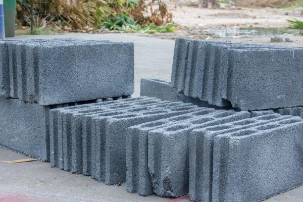 Искусство украшения сада с помощью бетонных шлакоблоков