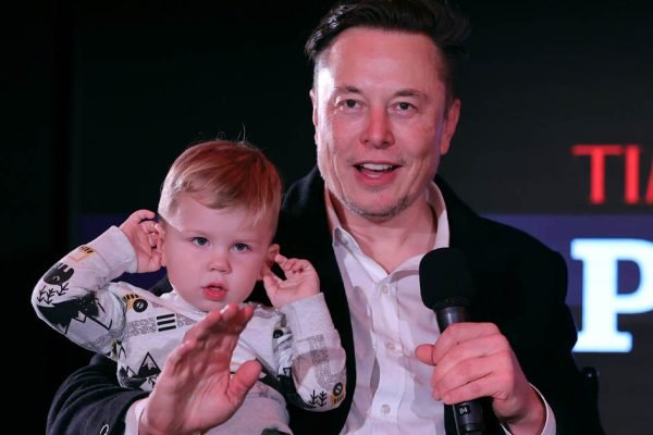 Счастливый отец 10 детей Илон Маск назвал единственную причину, по которой он может перестать заводить детей